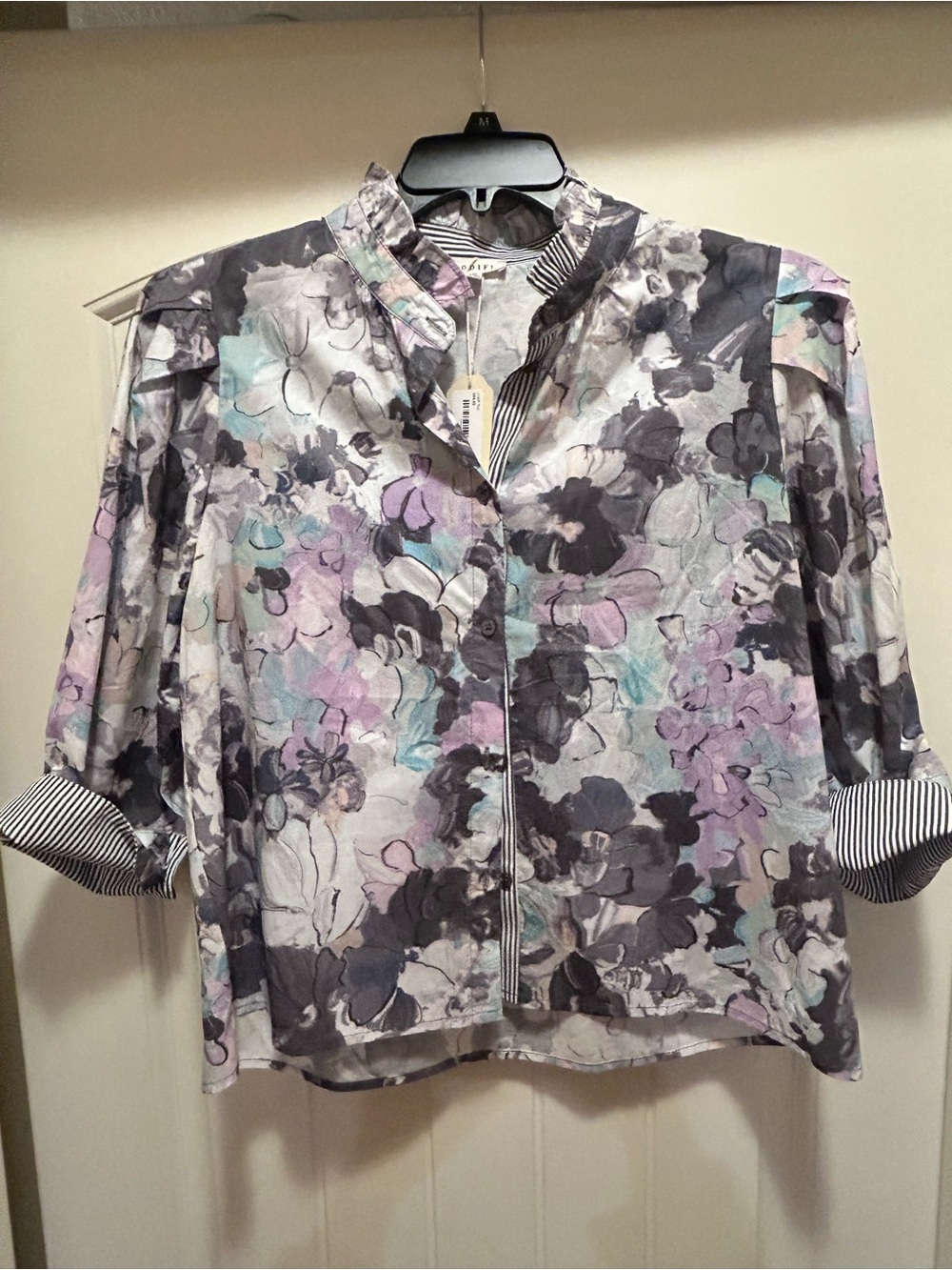 BNWT JODIFL Floral Button-Down Blouse in Gray, Lavender & Aqua